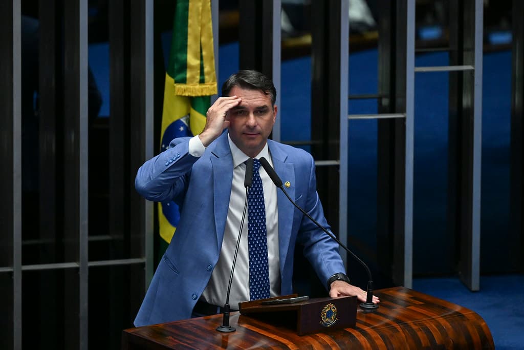 Amigo de Flávio Bolsonaro movimentou R$ 5 bilhões em cassino online, perdeu R$ 163 milhões e processou a bet. A Justiça negou