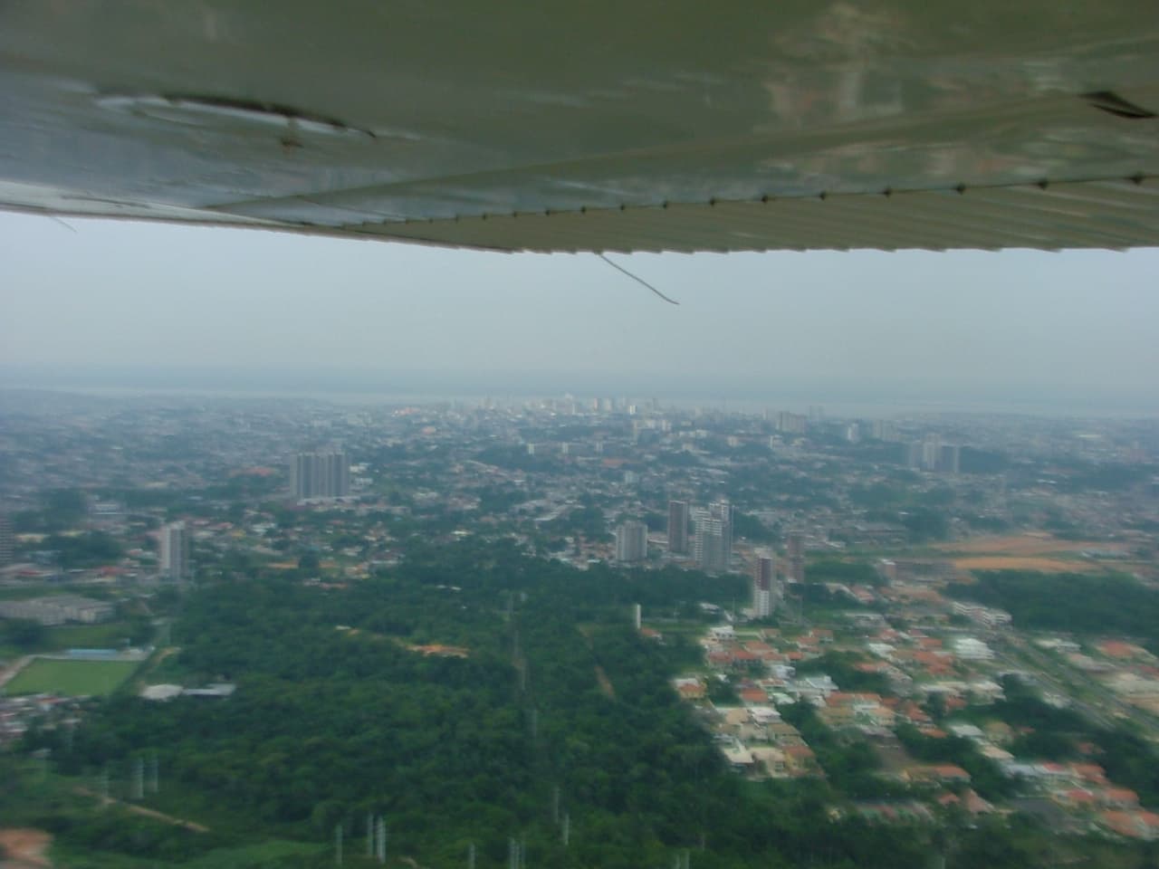 Manaus respira o pior ar do país pelo 5º dia seguido e fecha escolas por causa da fumaça