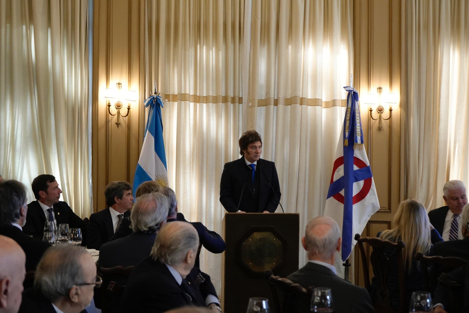 Itamaraty acusa Milei de tentar interferir na eleição brasileira após presidente argentino insinuar fraude